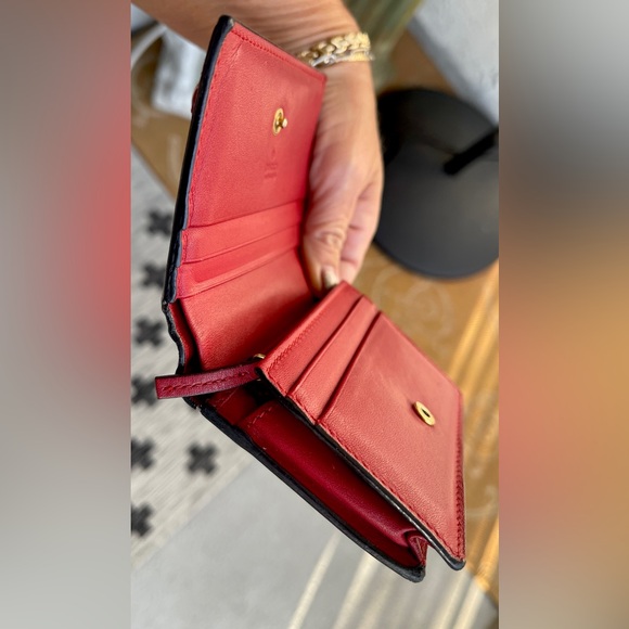 Gucci EUC Cherries GG Supreme Compact Bifold Wallet has ALL rhinestones - Picture 11 of 16